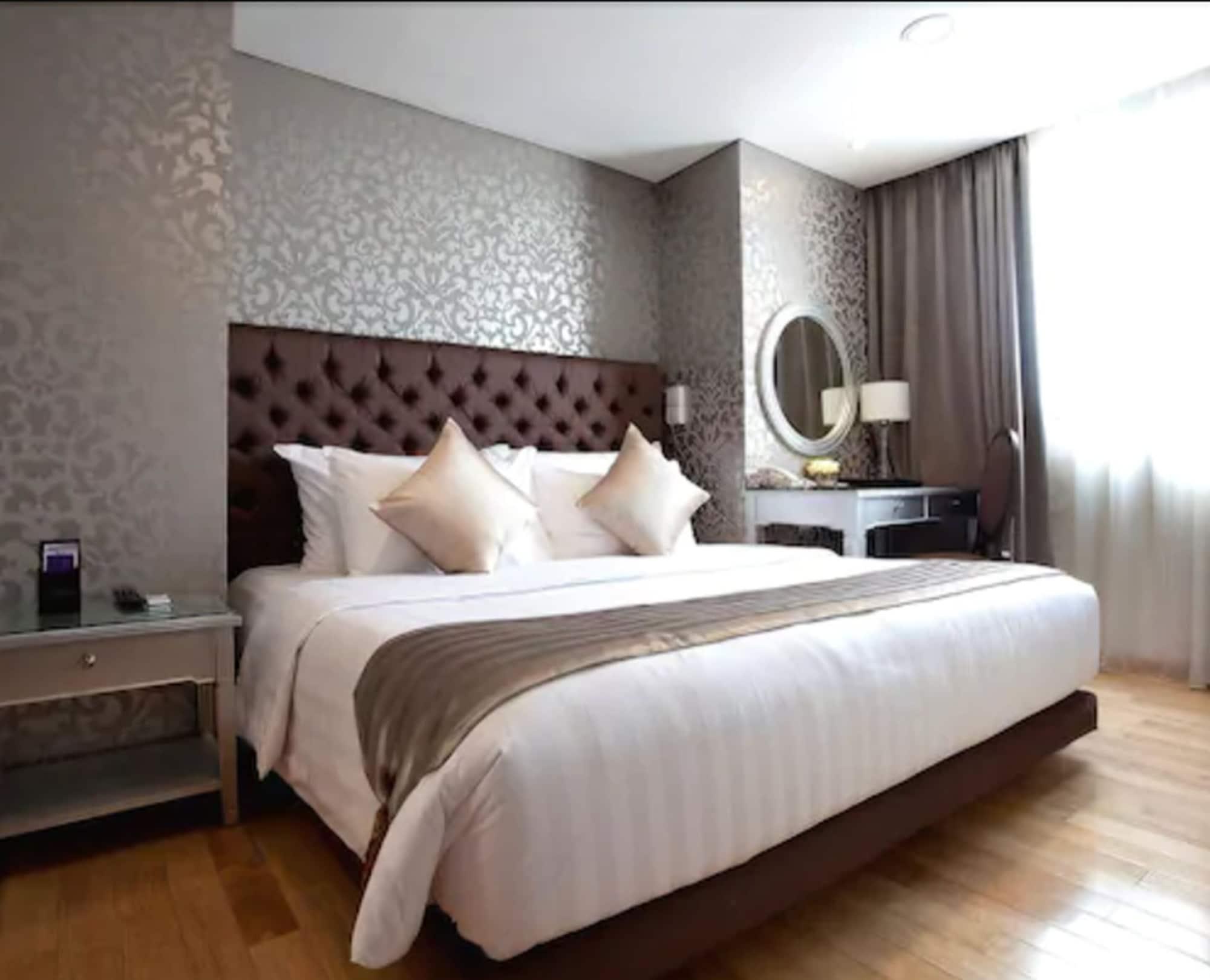 Mg Suites Hotel Semarang Exterior foto