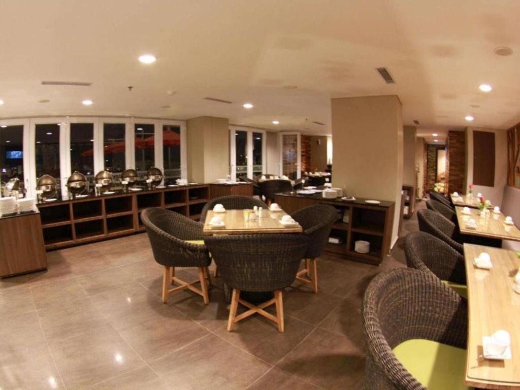 Mg Suites Hotel Semarang Exterior foto